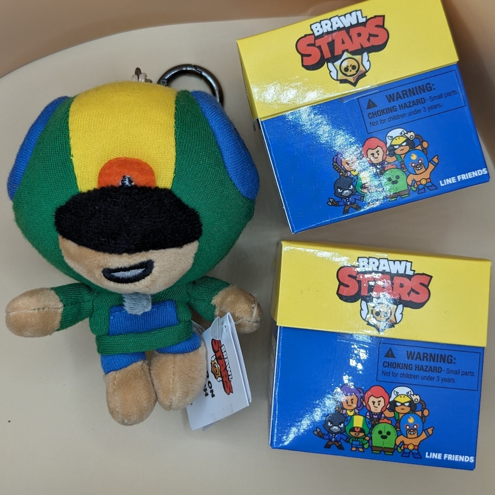 Brawl Stars Bundle with key chain shown + 2 blind minifigurine boxes (random)